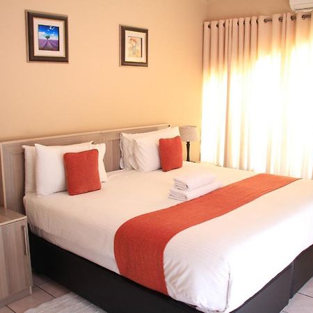 Bridgeville Guest House Gaborone Esterno foto