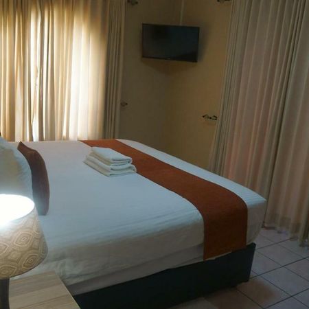 Bridgeville Guest House Gaborone Esterno foto