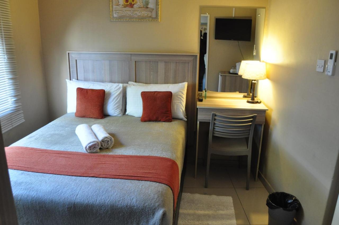 Bridgeville Guest House Gaborone Esterno foto