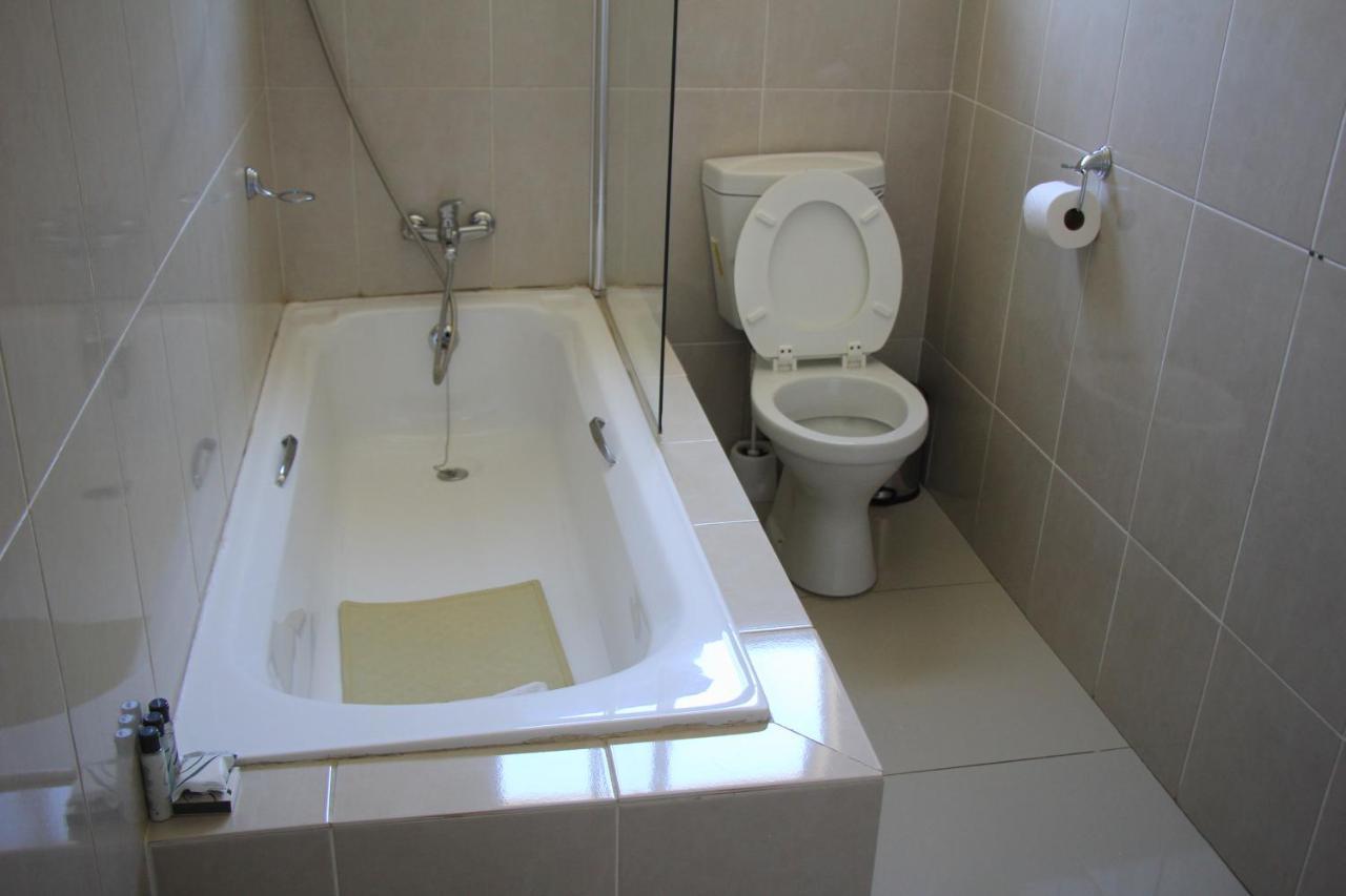 Bridgeville Guest House Gaborone Esterno foto