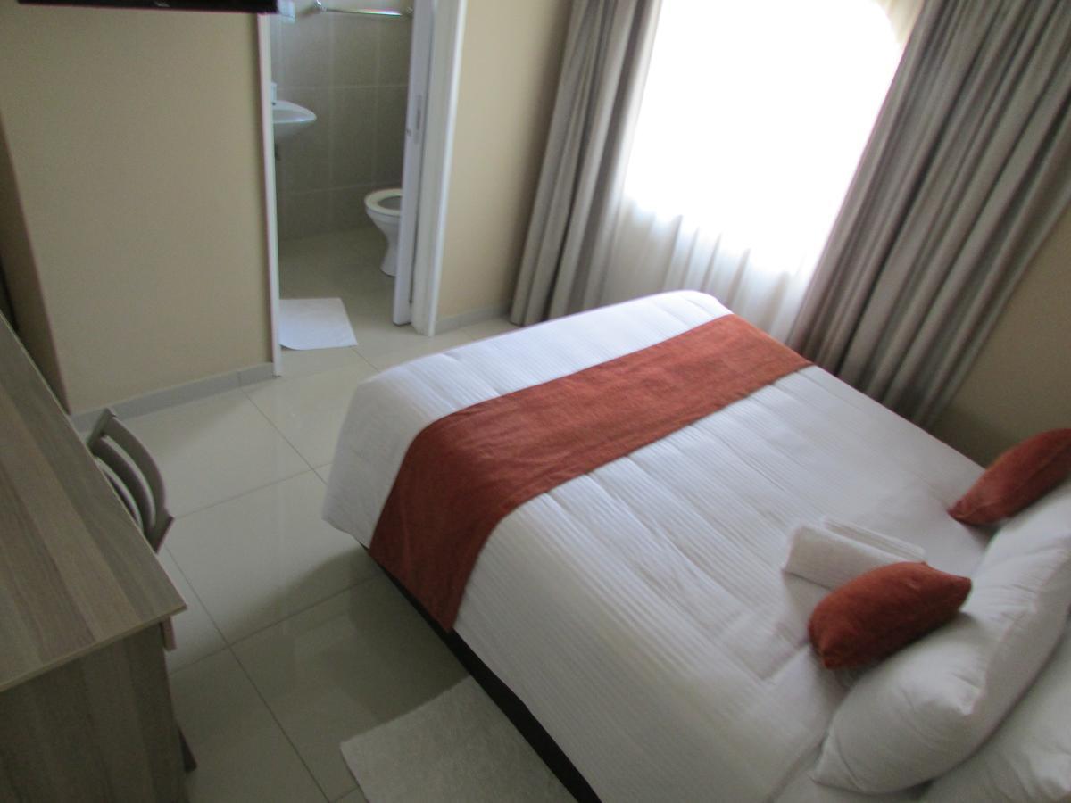 Bridgeville Guest House Gaborone Esterno foto