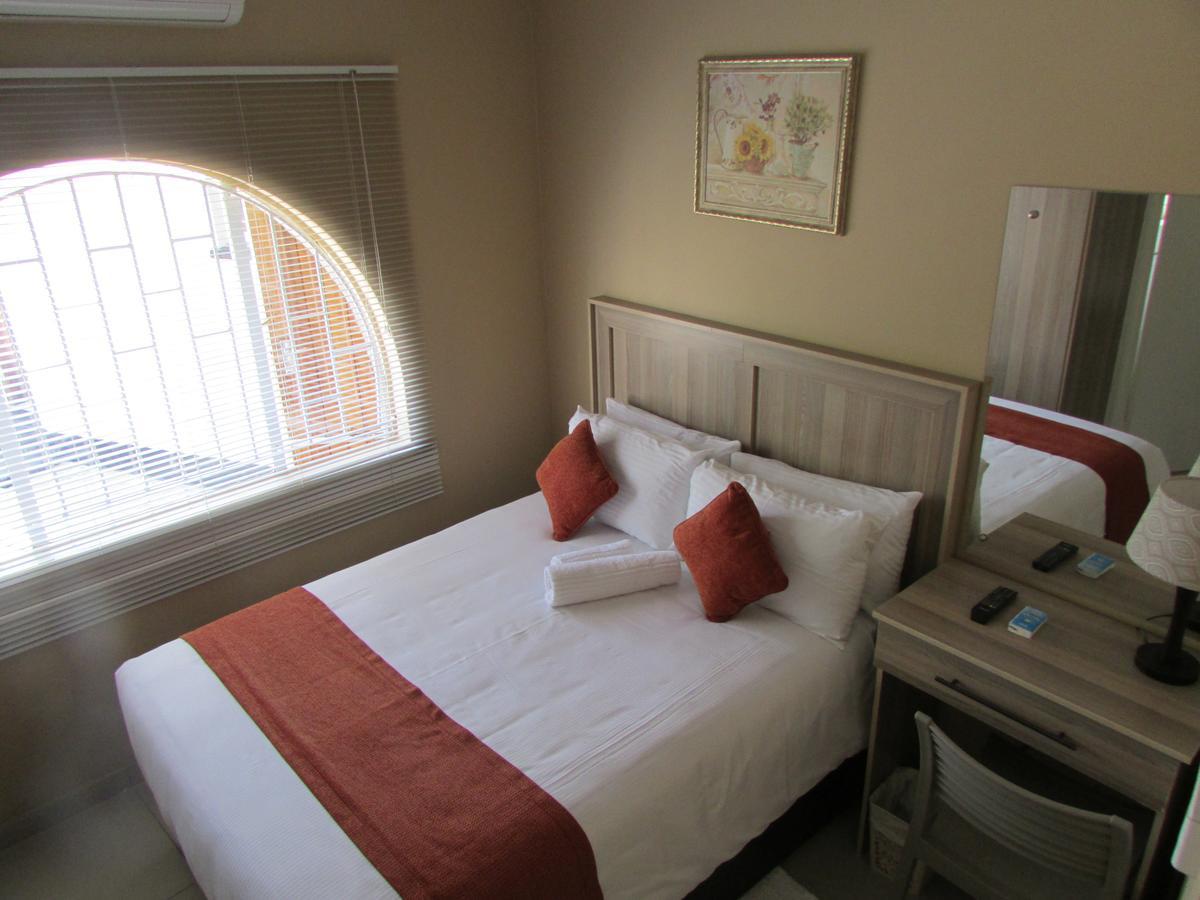 Bridgeville Guest House Gaborone Esterno foto