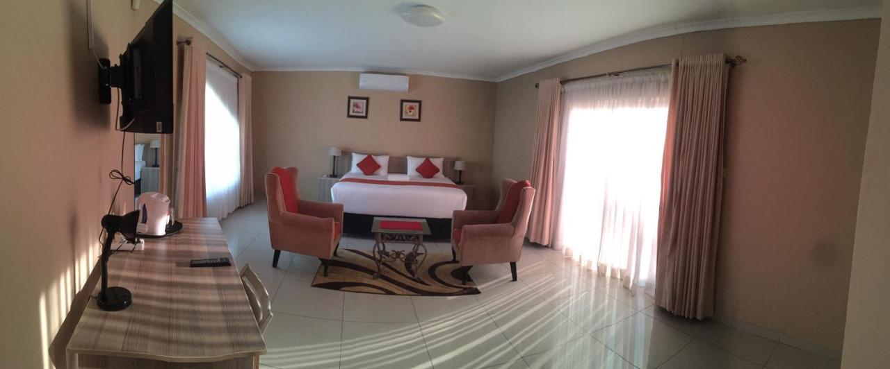 Bridgeville Guest House Gaborone Esterno foto