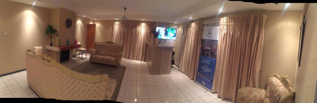 Bridgeville Guest House Gaborone Esterno foto