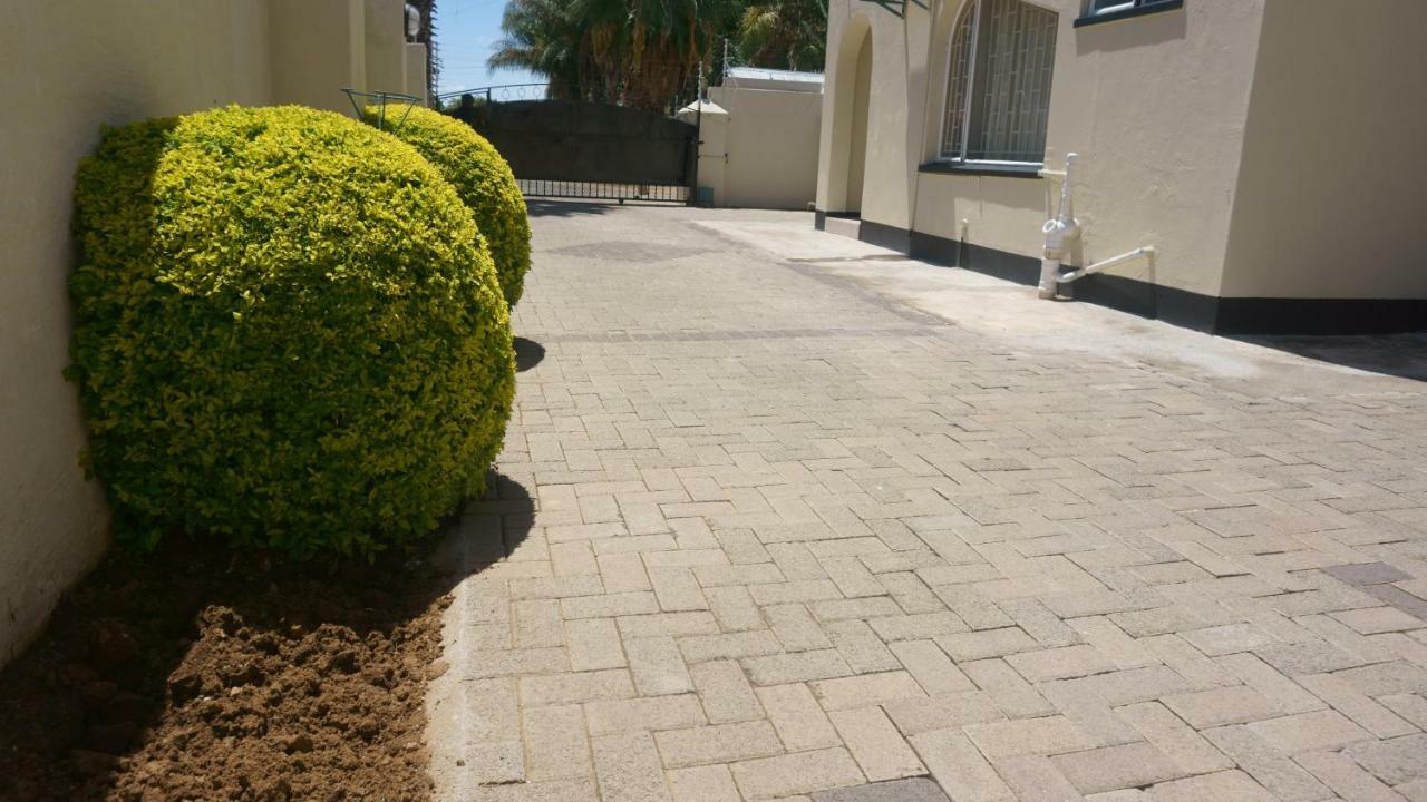 Bridgeville Guest House Gaborone Esterno foto