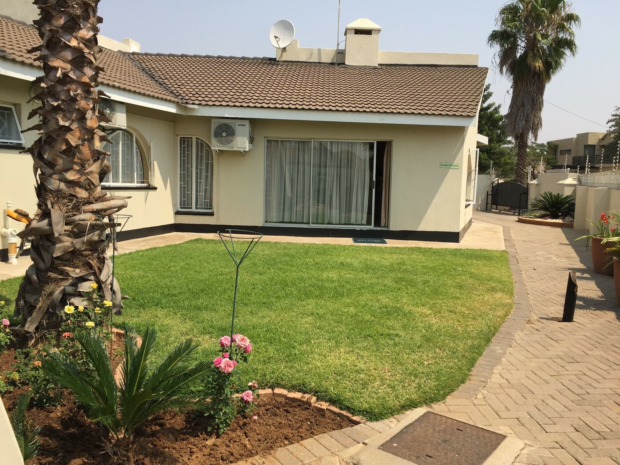 Bridgeville Guest House Gaborone Esterno foto