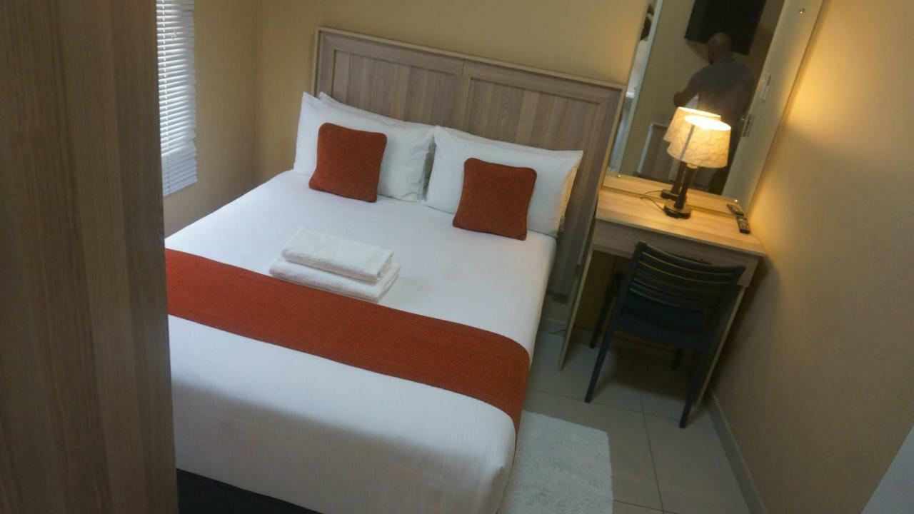 Bridgeville Guest House Gaborone Esterno foto
