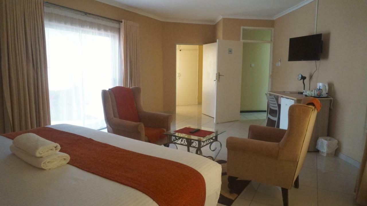Bridgeville Guest House Gaborone Esterno foto