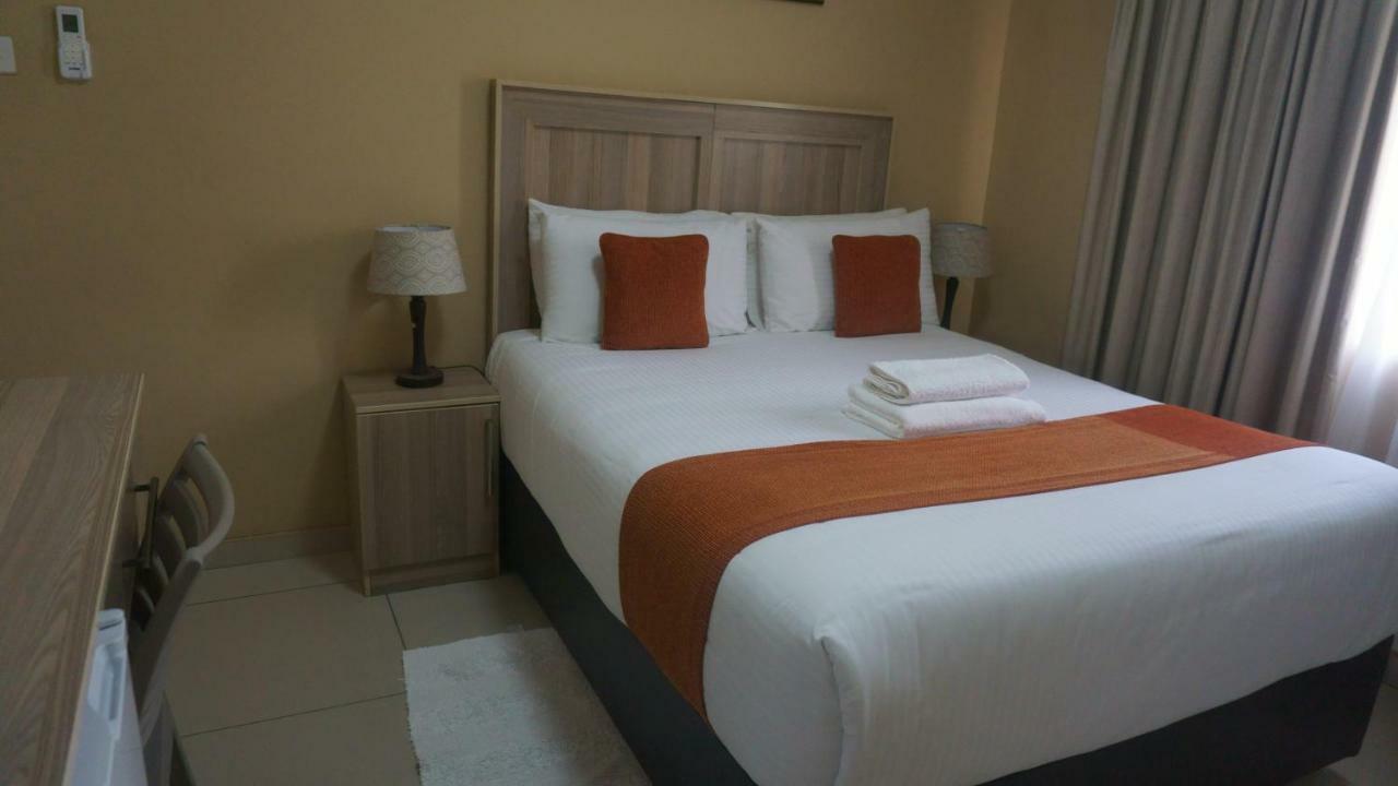 Bridgeville Guest House Gaborone Esterno foto