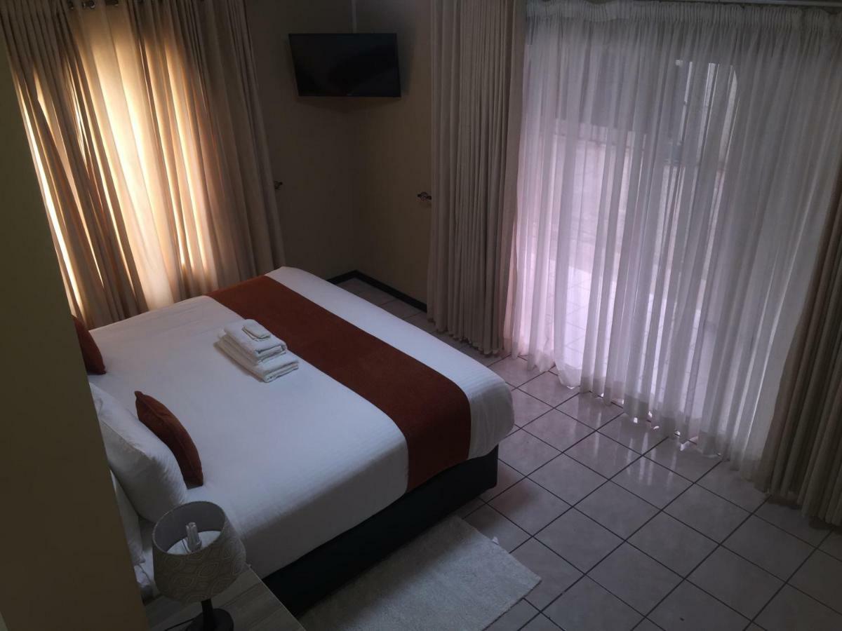 Bridgeville Guest House Gaborone Esterno foto
