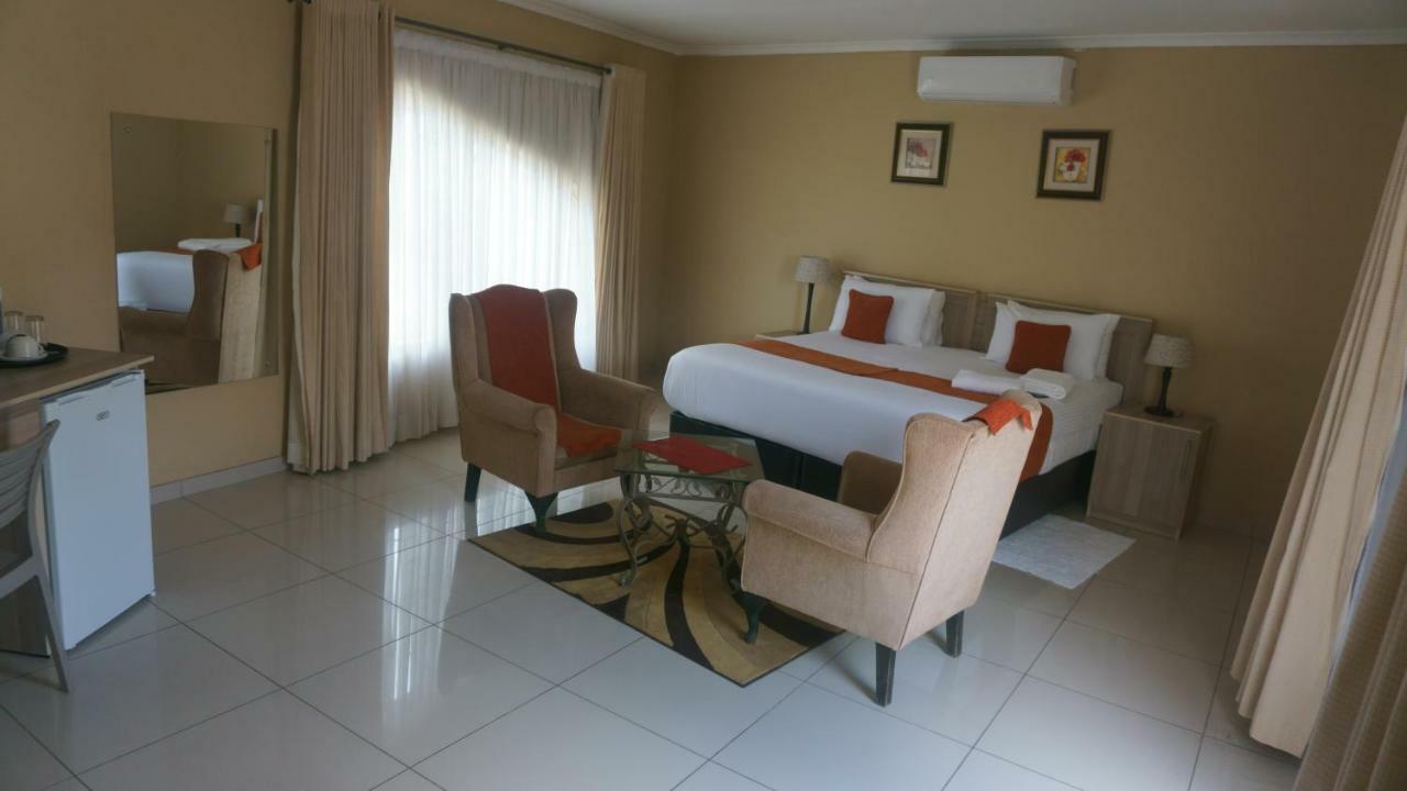 Bridgeville Guest House Gaborone Esterno foto