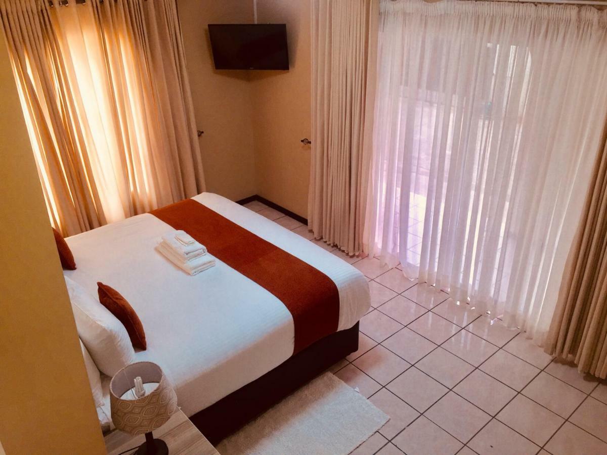 Bridgeville Guest House Gaborone Esterno foto