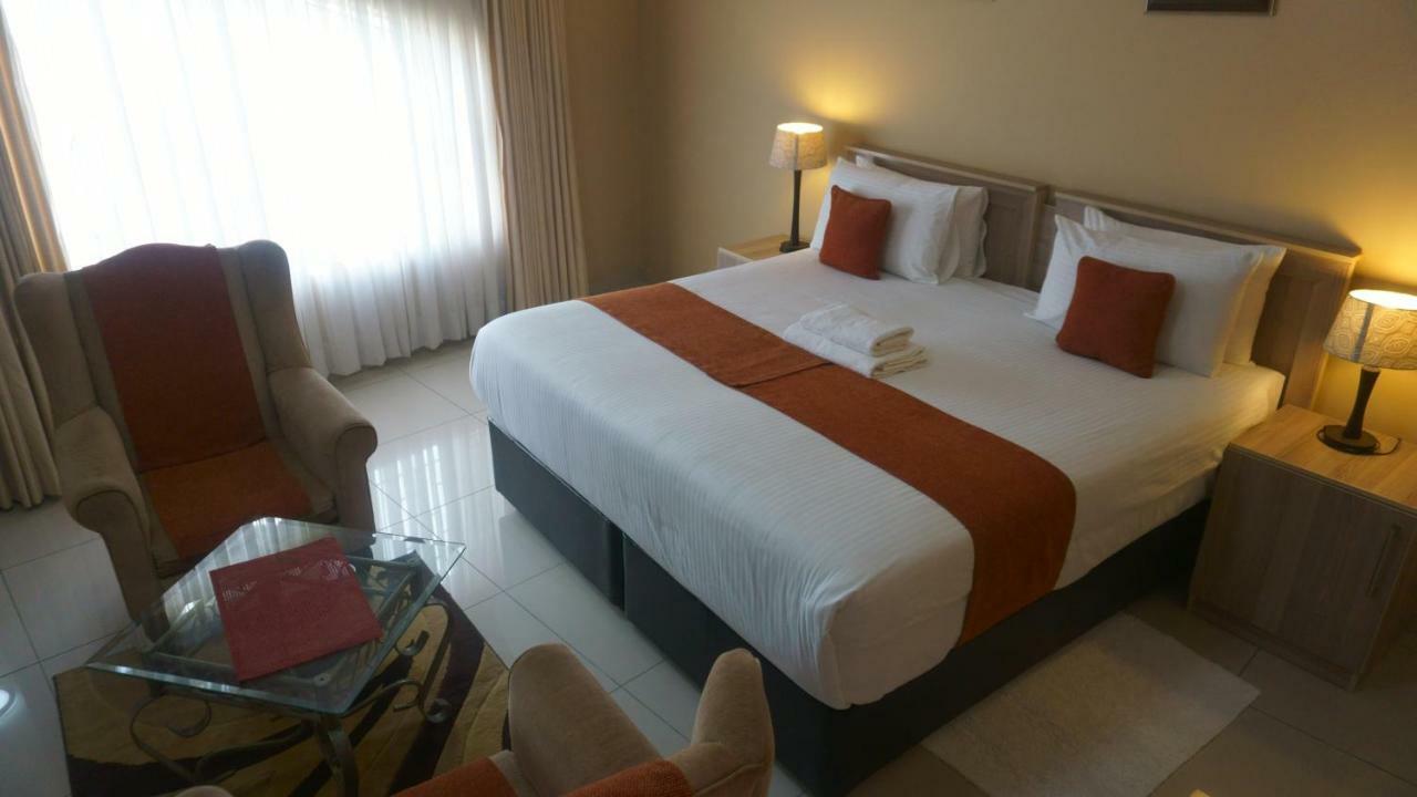 Bridgeville Guest House Gaborone Esterno foto