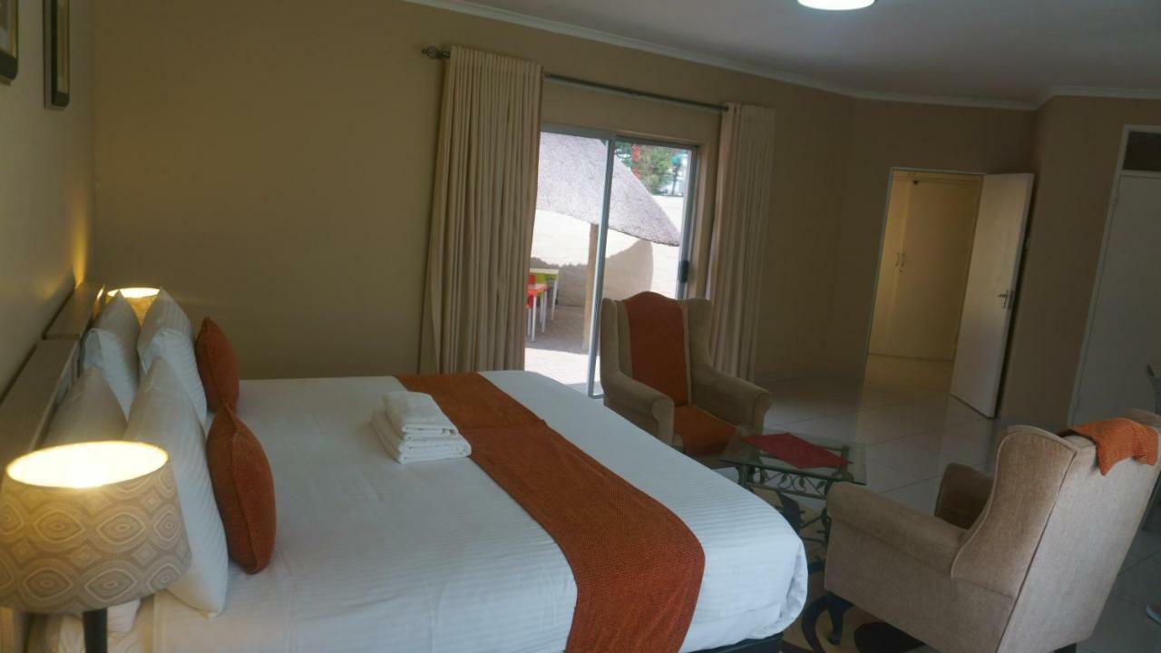Bridgeville Guest House Gaborone Esterno foto
