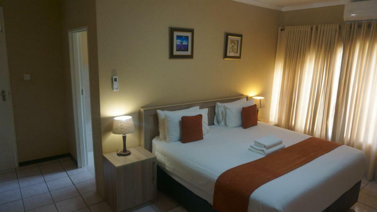Bridgeville Guest House Gaborone Esterno foto