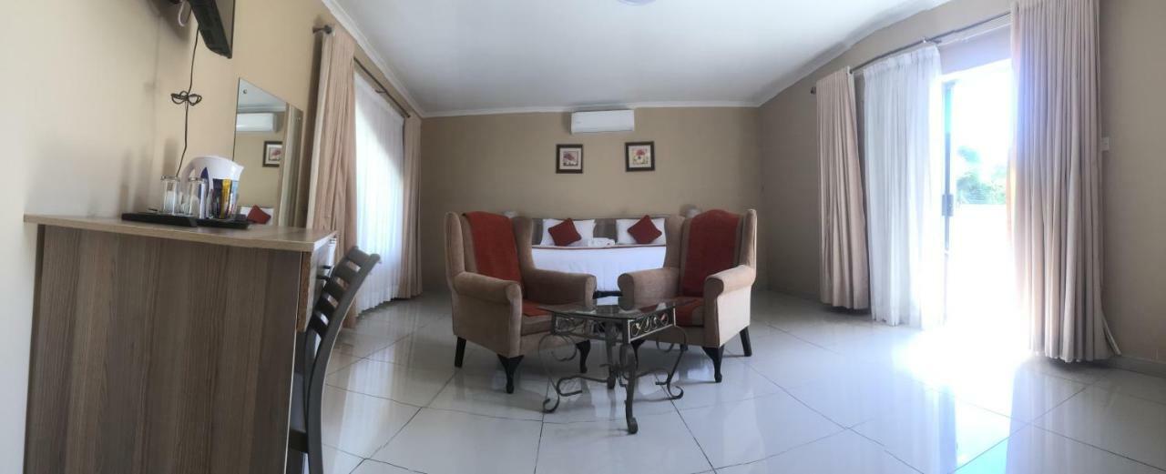 Bridgeville Guest House Gaborone Esterno foto